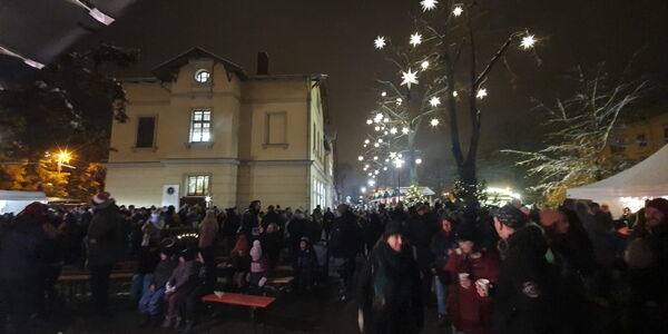 Weihnachtsmarkt bei Nacht