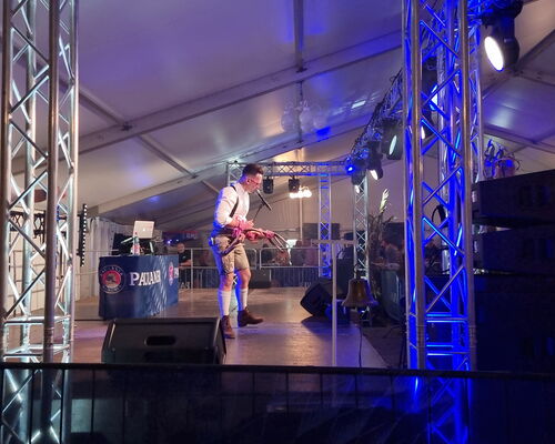 Kevin "Andreas Gabalier Double"