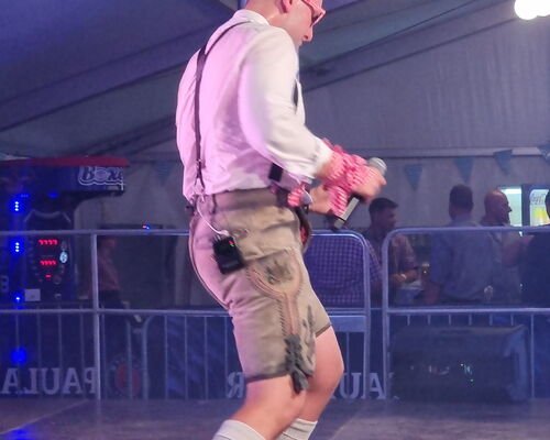 Kevin "Andreas Gabalier Double"