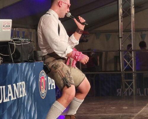 Kevin "Andreas Gabalier Double"
